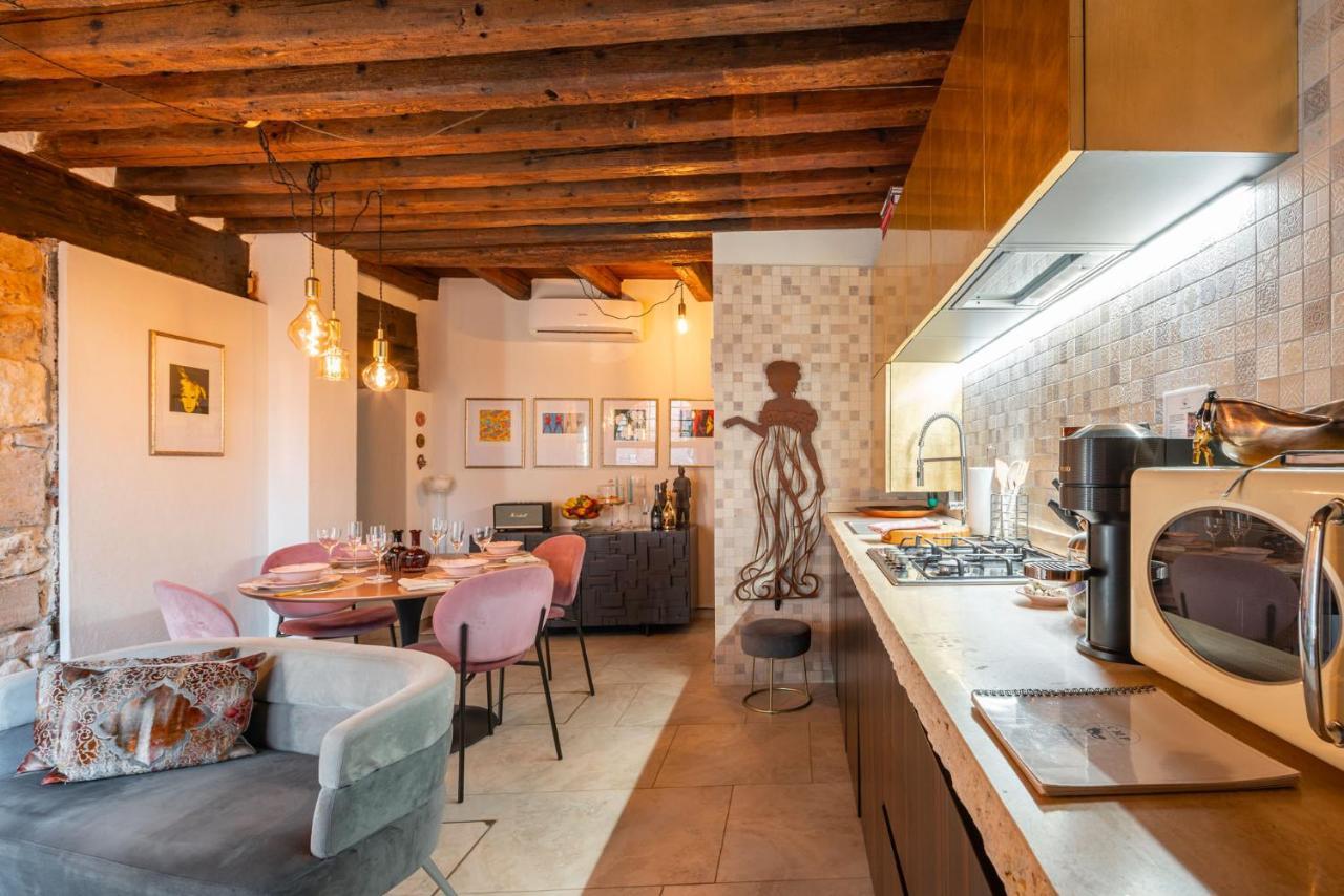 Casa Manina Sul Ponte - Your Private Canal View Венеция Экстерьер фото