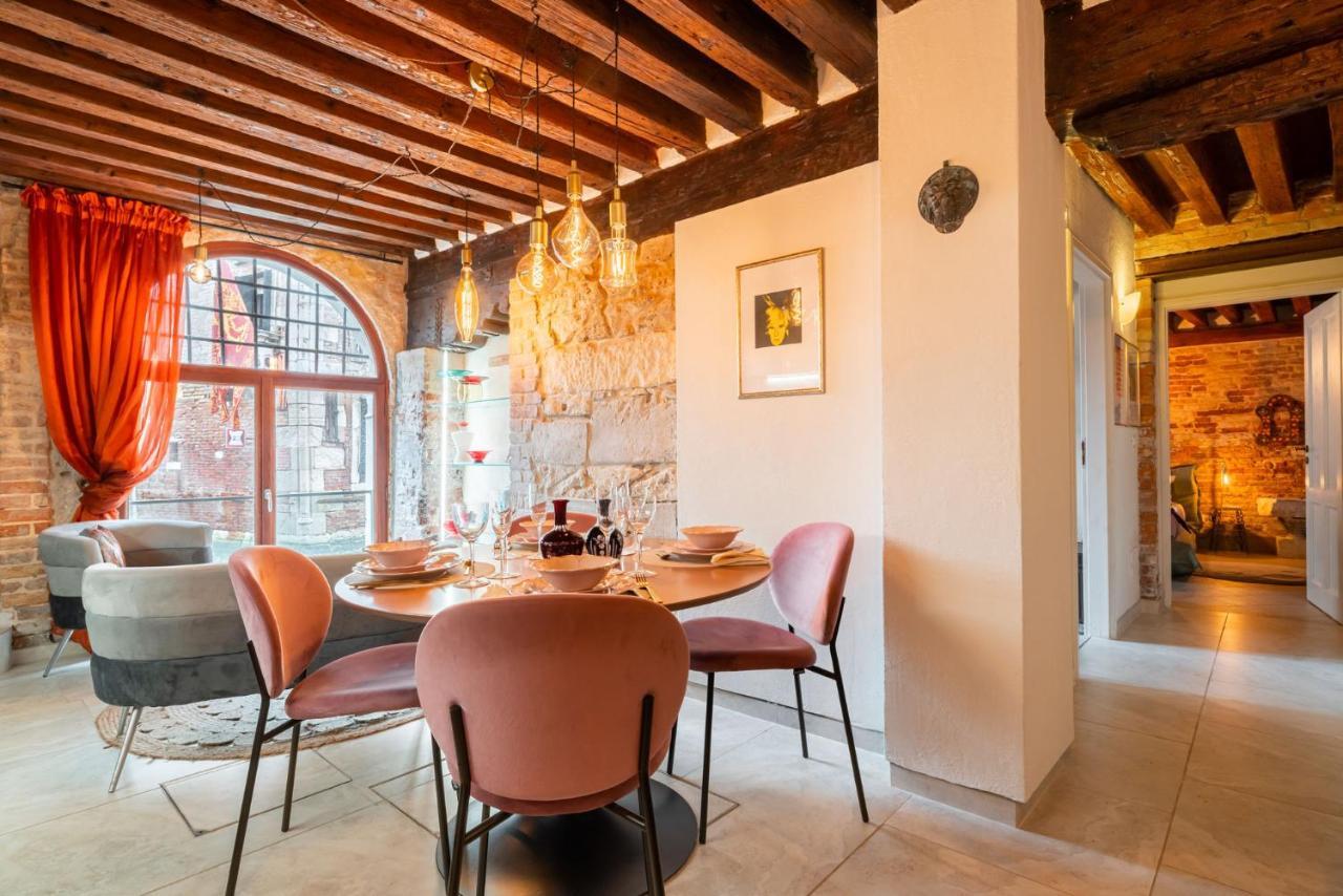 Casa Manina Sul Ponte - Your Private Canal View Венеция Экстерьер фото