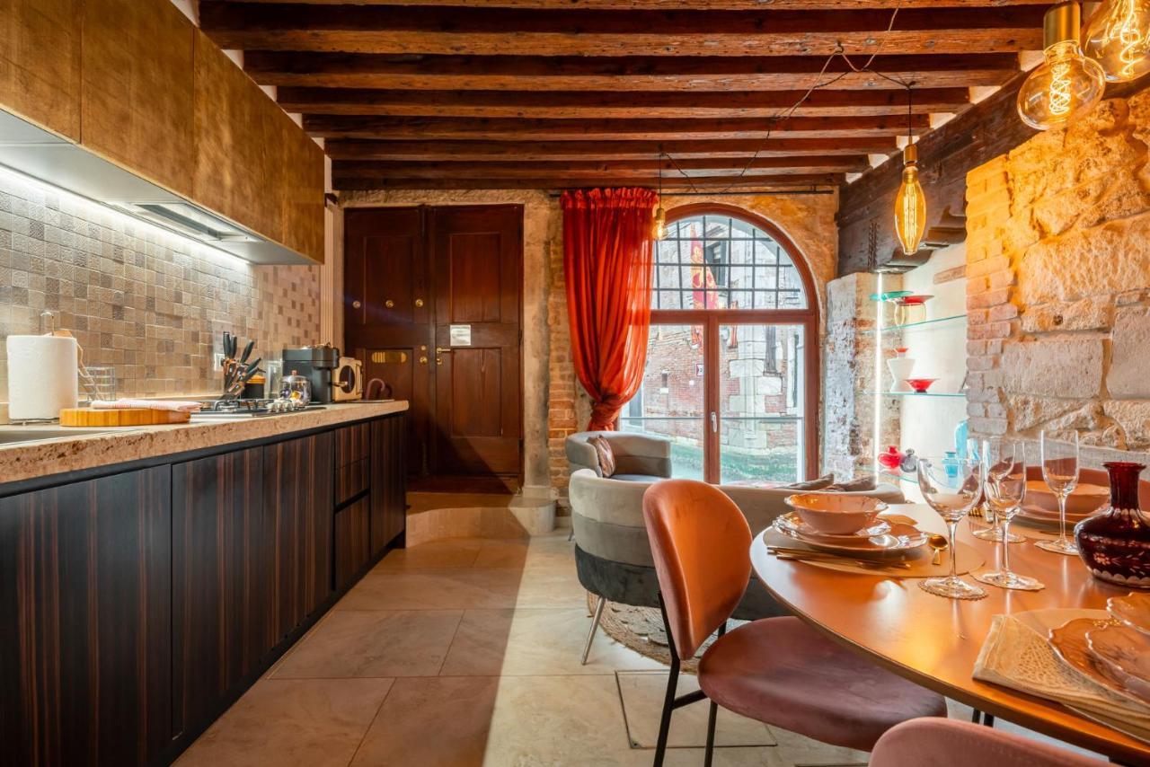 Casa Manina Sul Ponte - Your Private Canal View Венеция Экстерьер фото