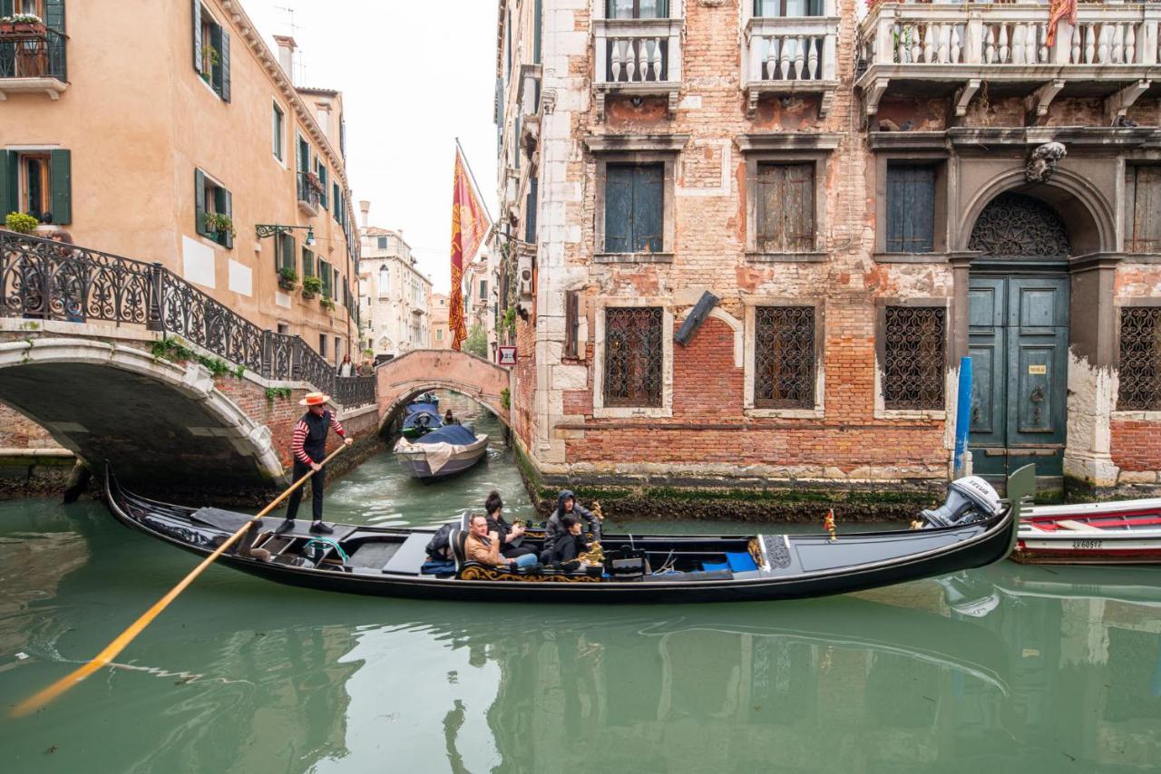 Casa Manina Sul Ponte - Your Private Canal View Венеция Экстерьер фото