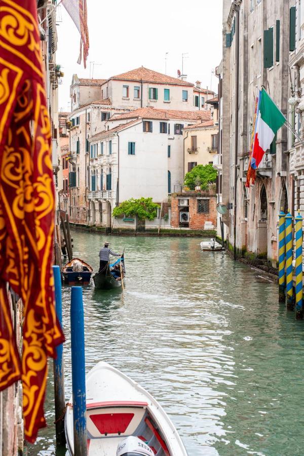 Casa Manina Sul Ponte - Your Private Canal View Венеция Экстерьер фото